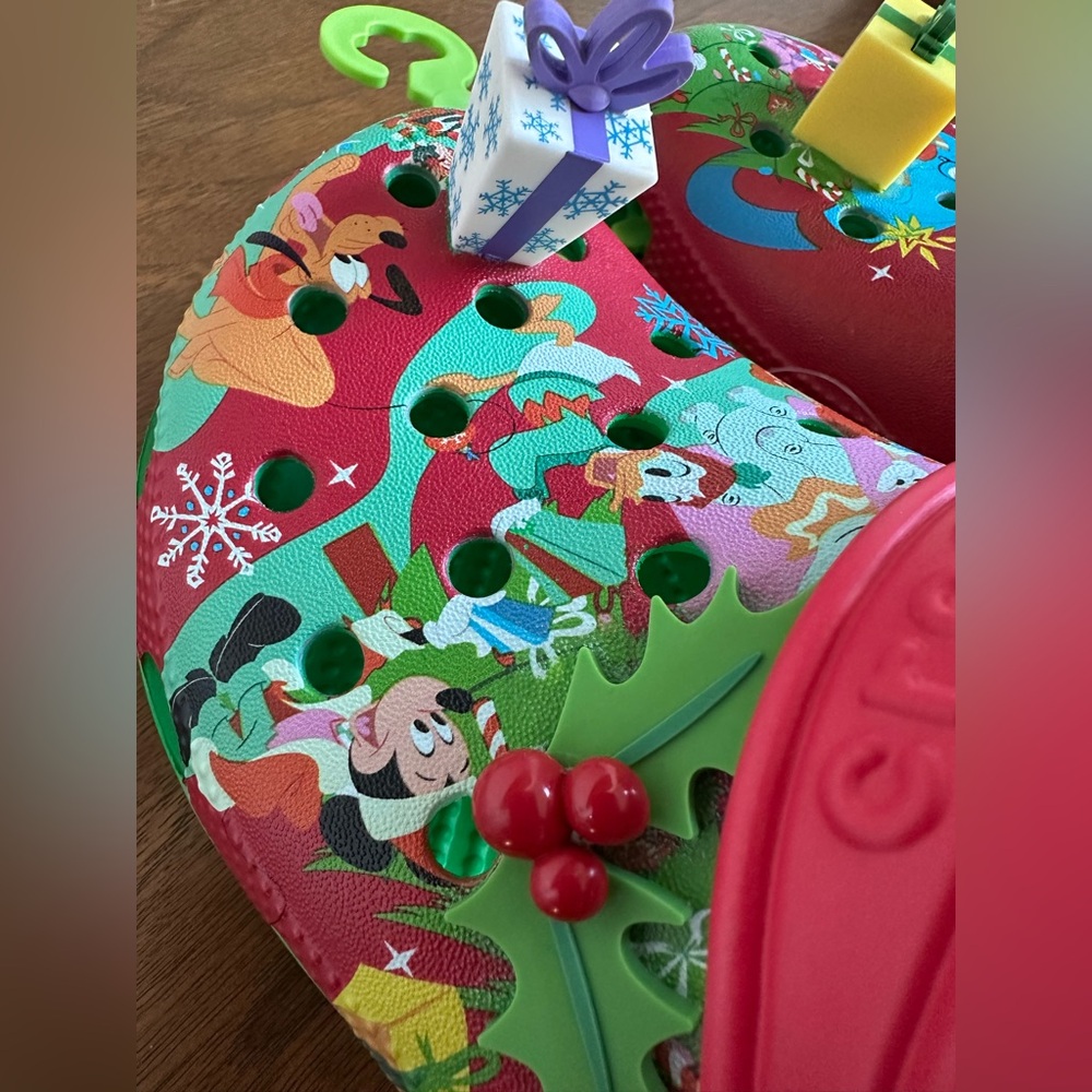 Mickey Mouse and Friends Holiday Adult Crocs - Men’s size 6, Women’s size 8 -NWT - Picture 3 of 10